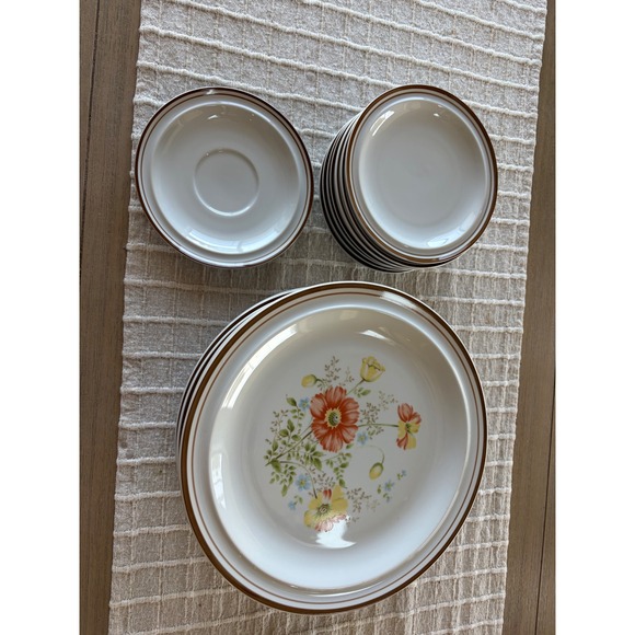 Colonia stoneware Other - Vintage set 8 Colonial Stoneware Caroline dinner plate 7 dessert plates 1 saucer